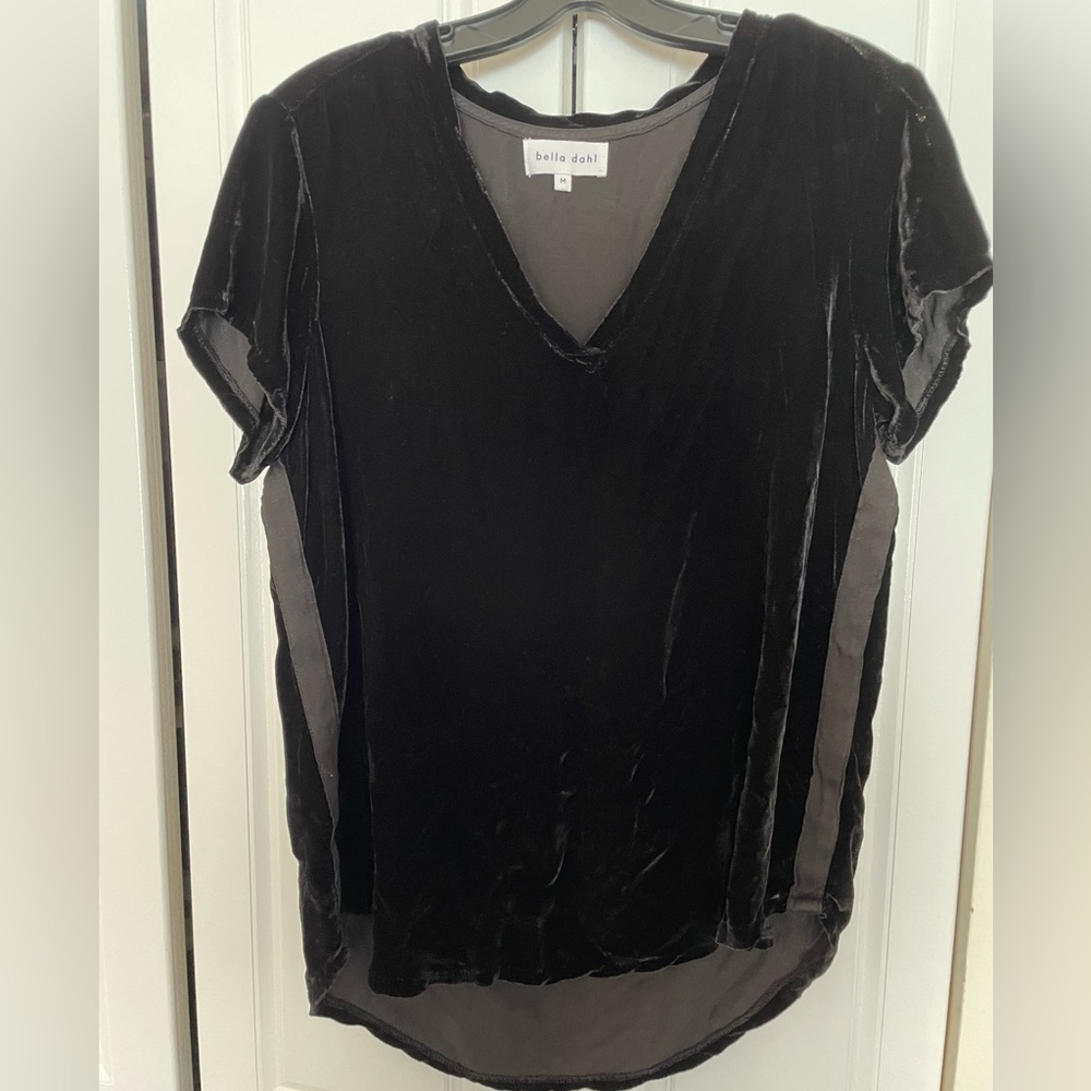 NWOT Bella Dahl Velvet Tee- Medium